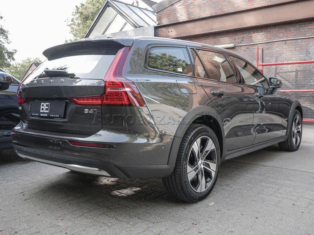Volvo V60 CC B4 mHEV Plus A/T AWD