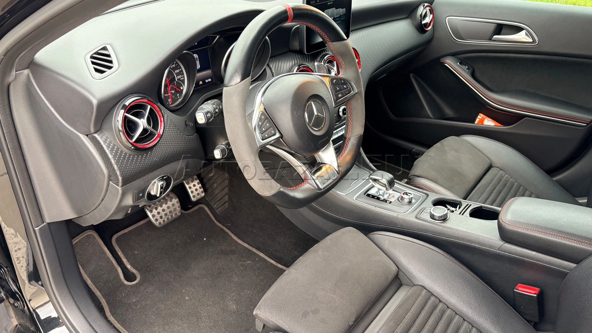 Mercedes-Benz A trieda Mercedes-AMG A45 4matic /T