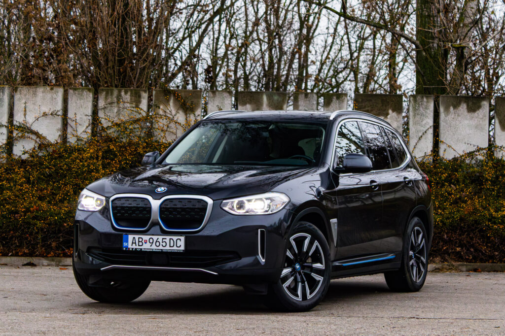 BMW iX3