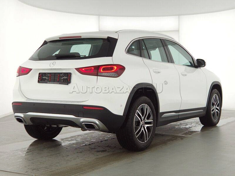 Mercedes-Benz GLA 200 d 4MATIC A/T