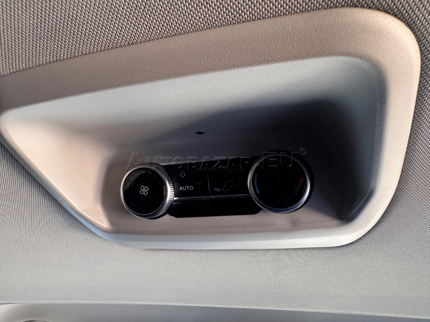 Ford Tourneo Custom 2025 na predaj – fotografia 19