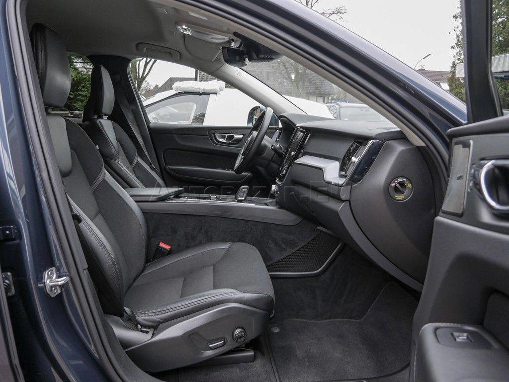 Volvo XC60 B4 Momentum Pro AWD A/T