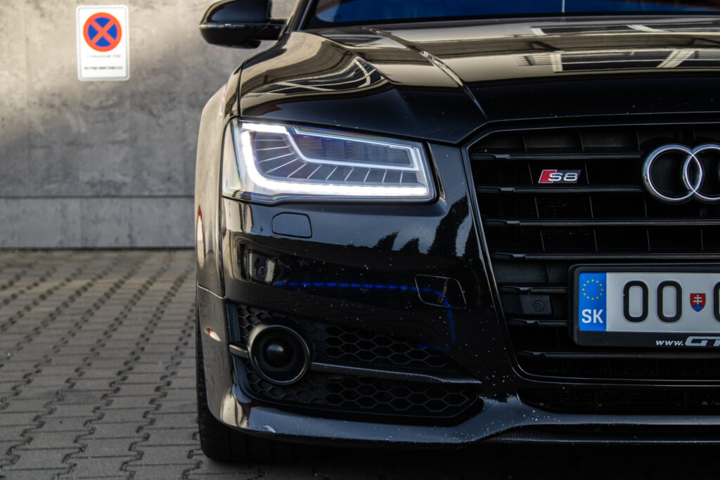 Audi S8