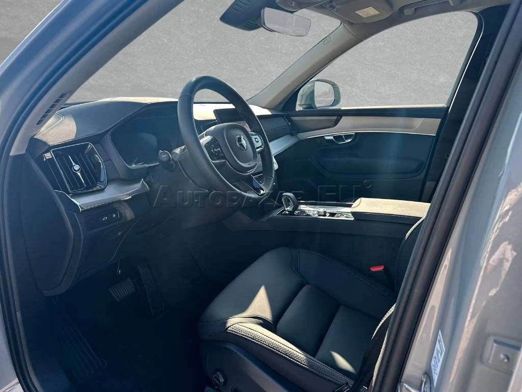 Volvo XC90 T8 AWD Core Facelift