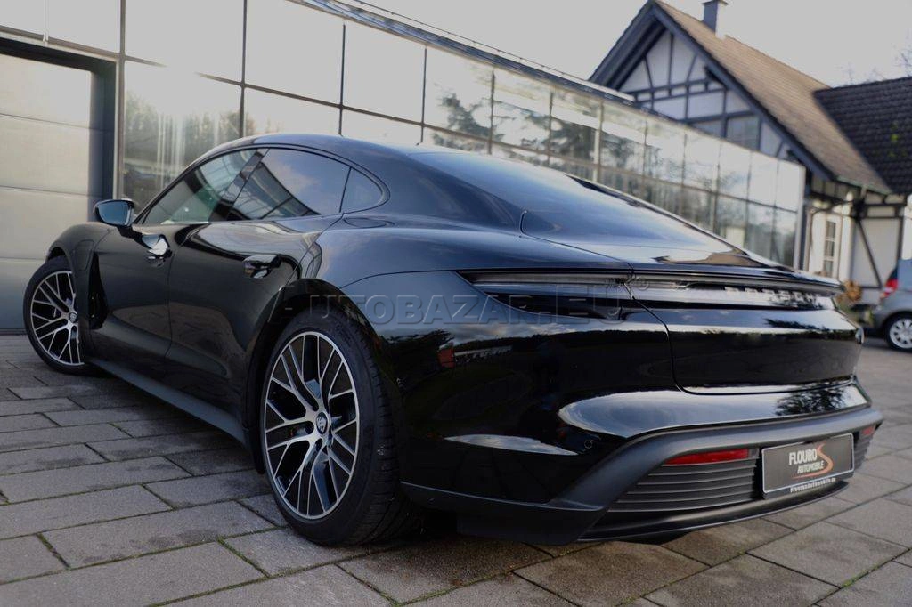 Porsche Taycan Turbo