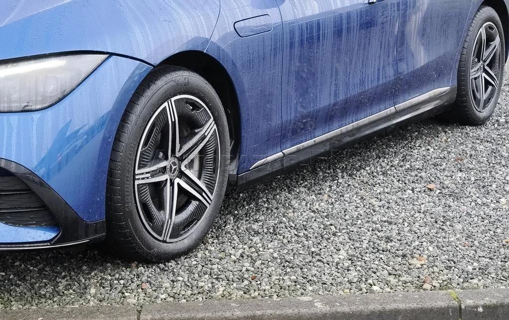 Mercedes-Benz EQE 300