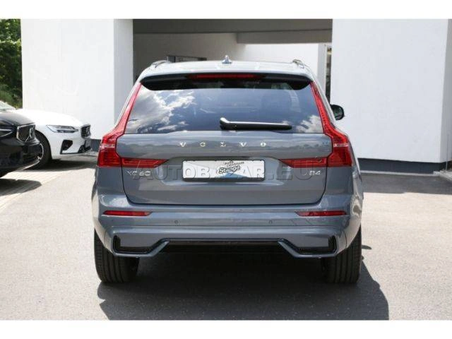 Volvo XC60 Plus Dark B4