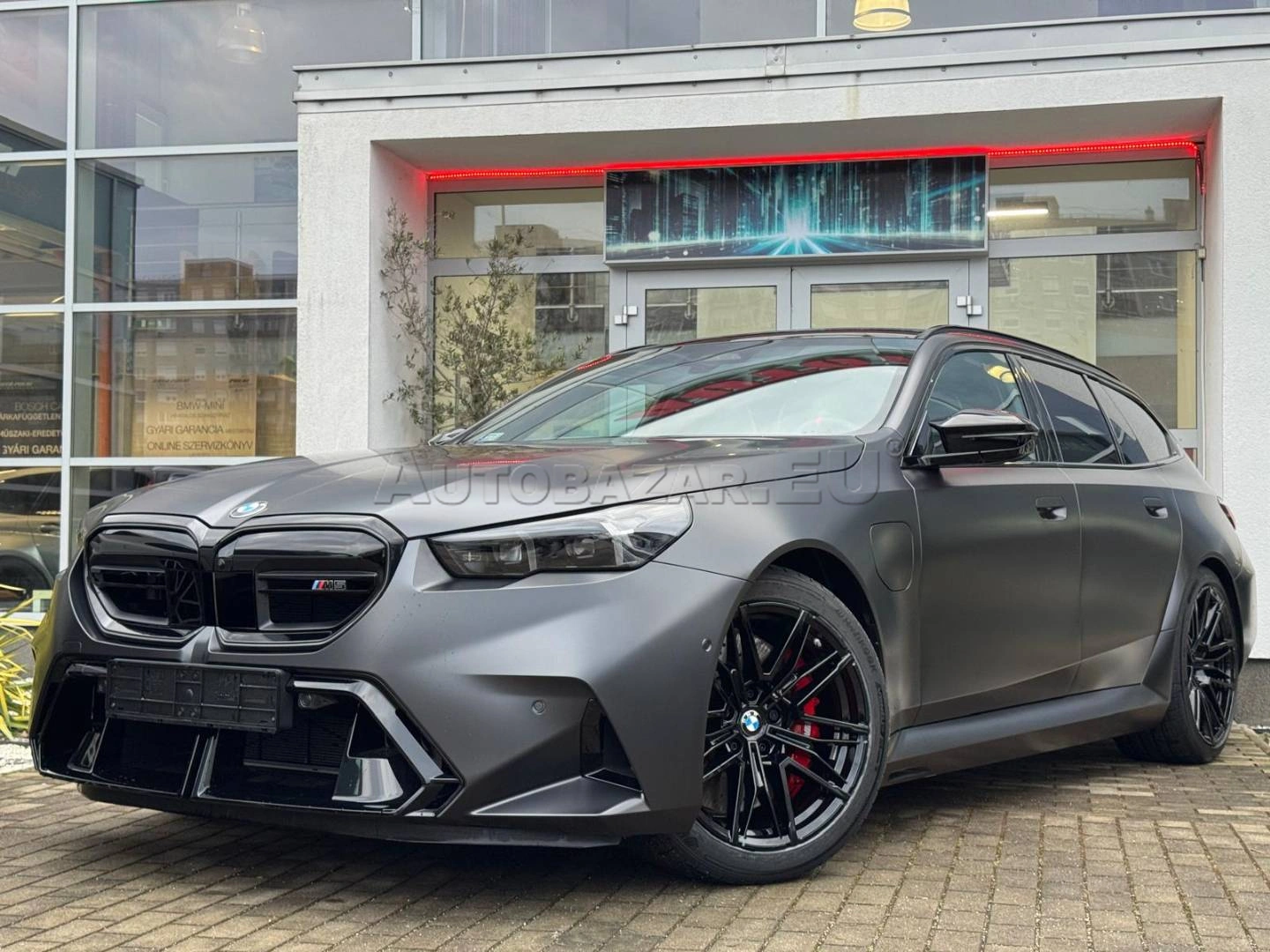 BMW M5 Touring xDrive / NOVÉ VOZIDLO - 115.000 EUR Netto