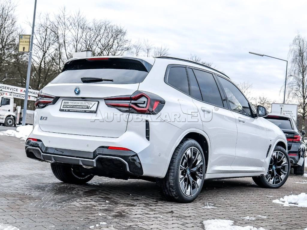 BMW iX3 A/T