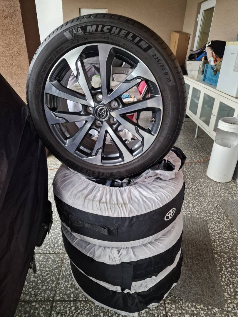 5x114,3 R18 orig. TOYOTA + 225/50 R18 Michelin