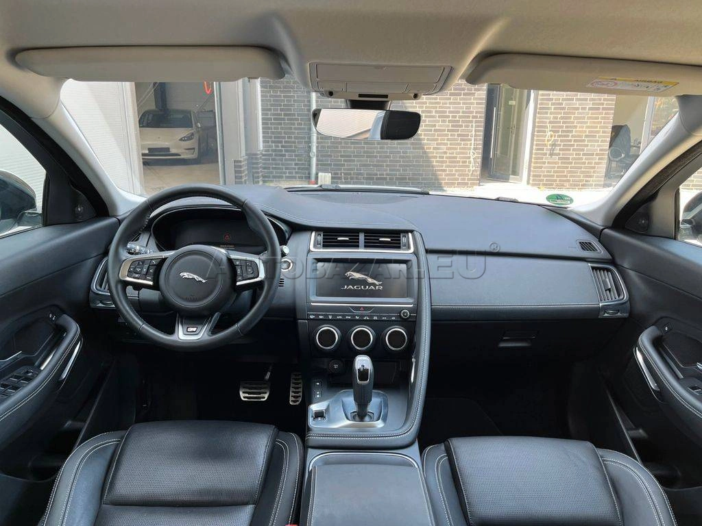 Jaguar E-Pace 2.0 I4 R-Dynamic Base AWD A/T