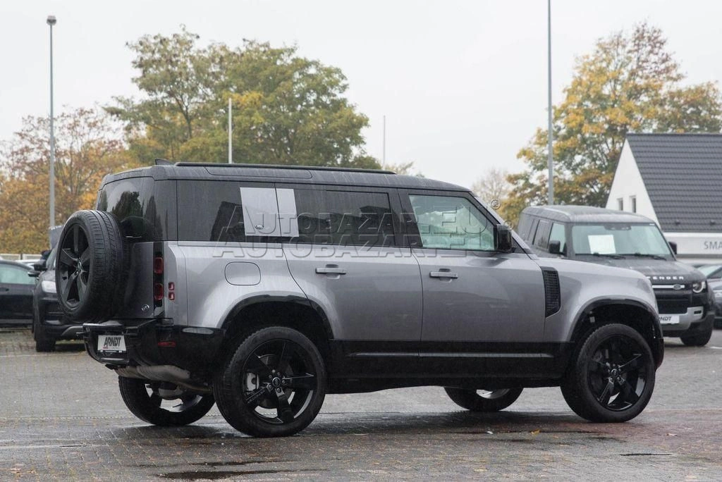 Land Rover Defender 110 3.0D I6 D250 MHEV X-Dynamic SE A/T AWD 7 miest