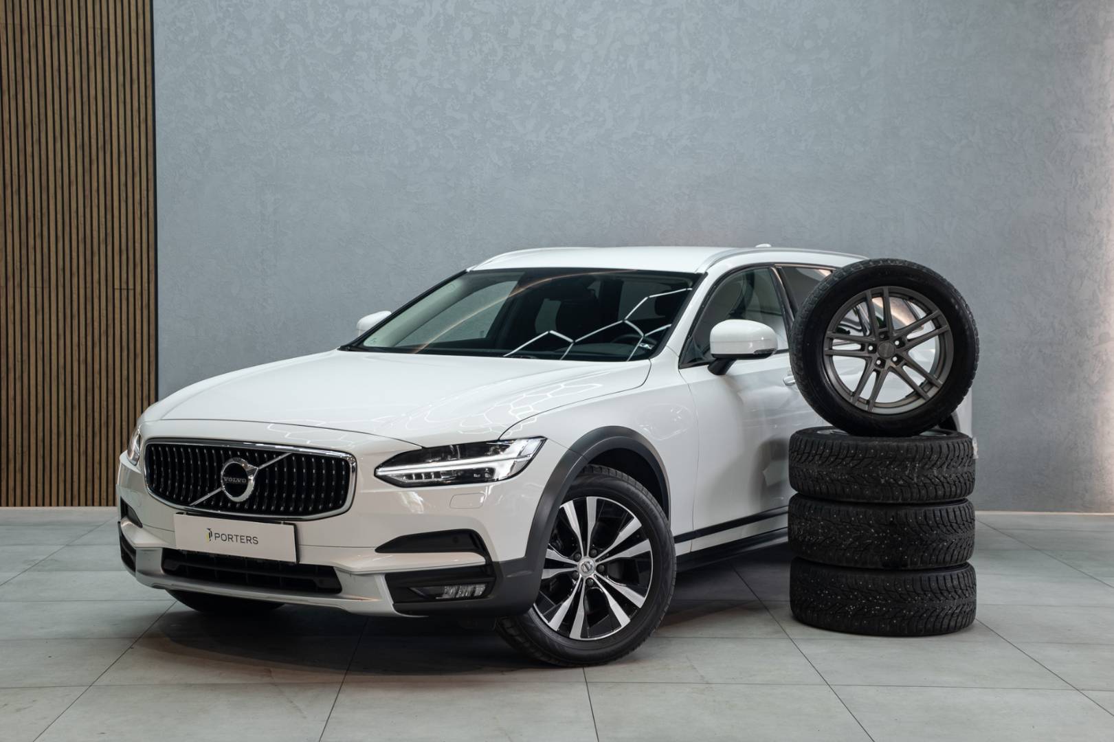 Volvo V90 CC D4 2.0L Cross Country Plus AWD A/T