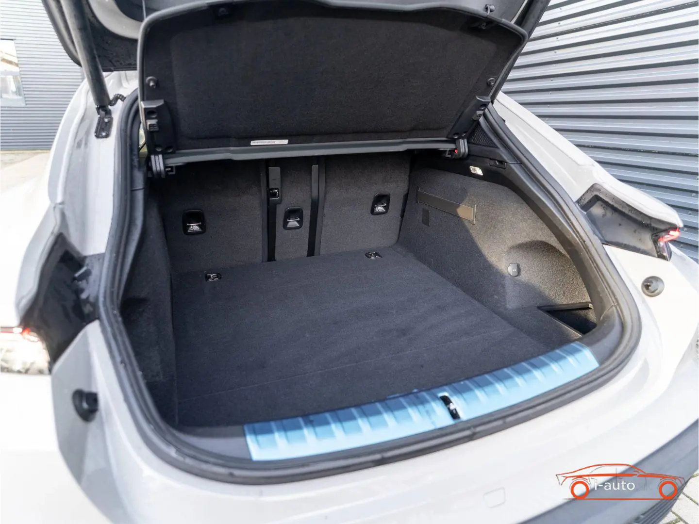 Porsche Taycan 2025 na predaj – fotografia 35