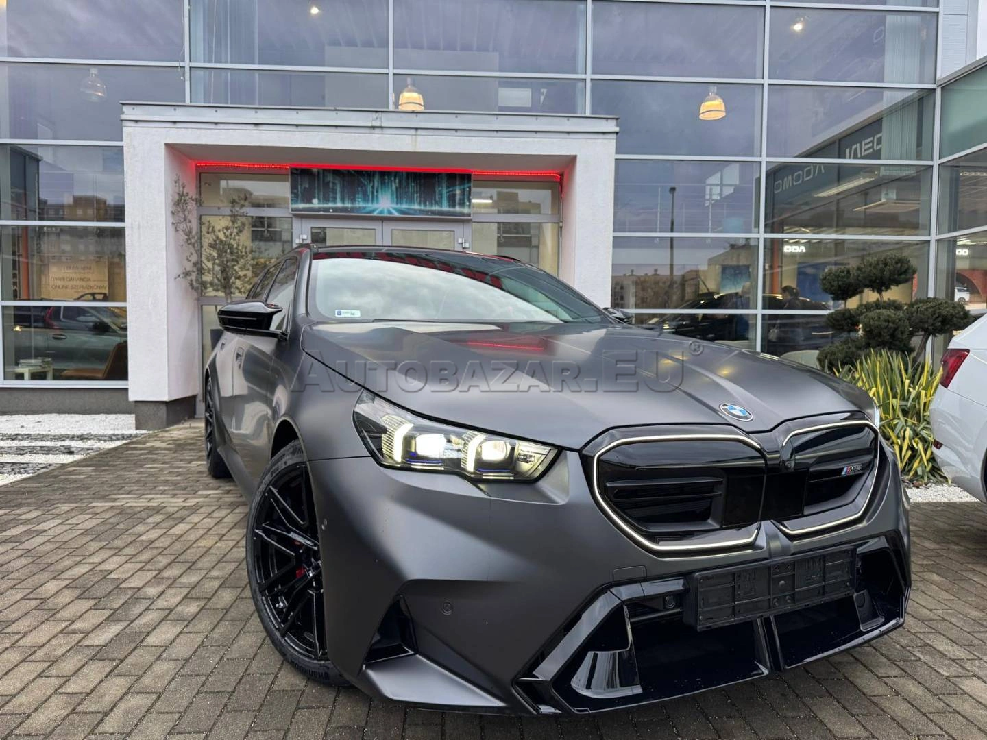 BMW M5 Touring xDrive / NOVÉ VOZIDLO - 115.000 EUR Netto