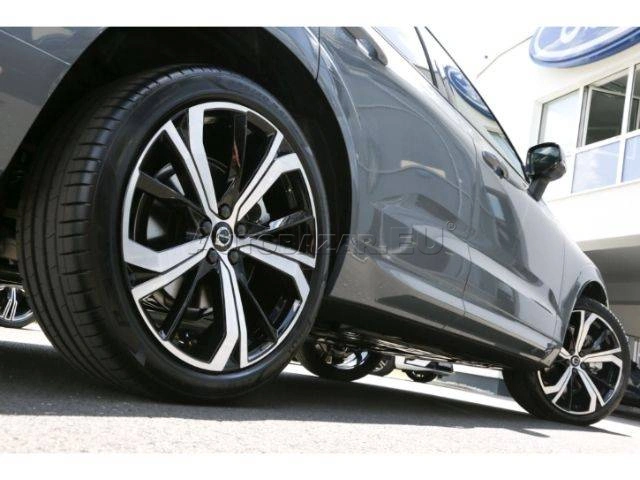 Volvo XC60 Plus Dark B4