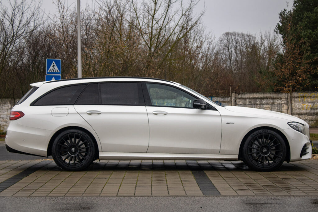 Mercedes E trieda T