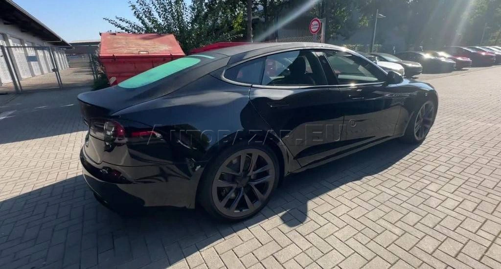 Tesla Model S AWD