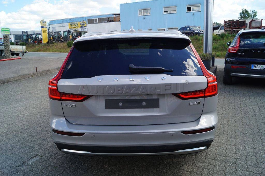 Volvo V60 CC B4 mHEV Plus A/T AWD