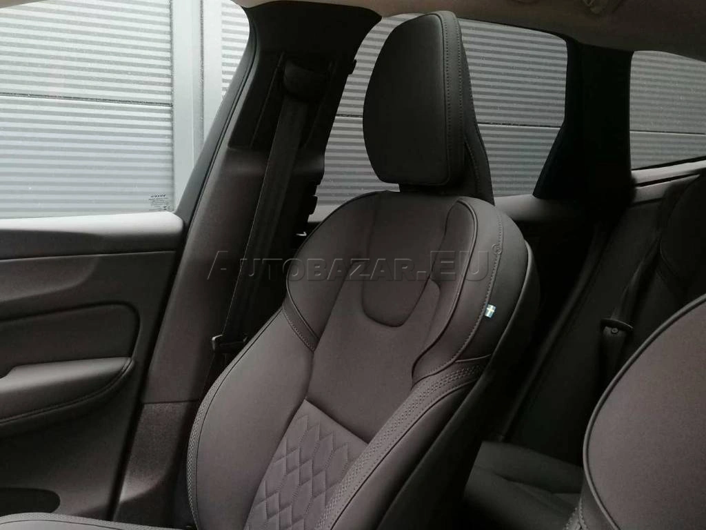 Volvo XC60 2.0 B5 mHEV Plus Dark AWD A/T