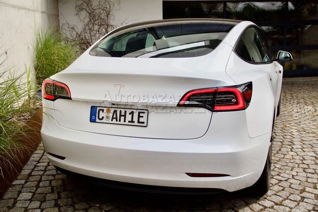 Tesla Model 3 Basic