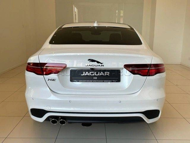 Jaguar XE D200 R-Dynamic Black