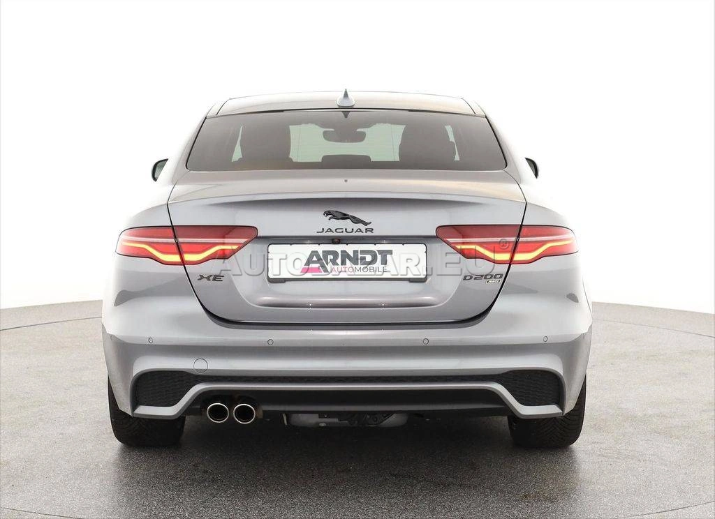 Jaguar XE 2.0D I4 D200 R-Dynamic Black A/T