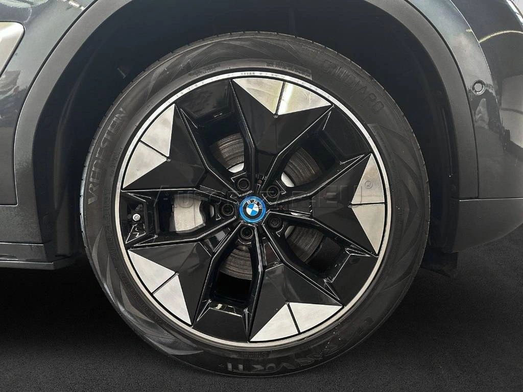 BMW iX3 A/T