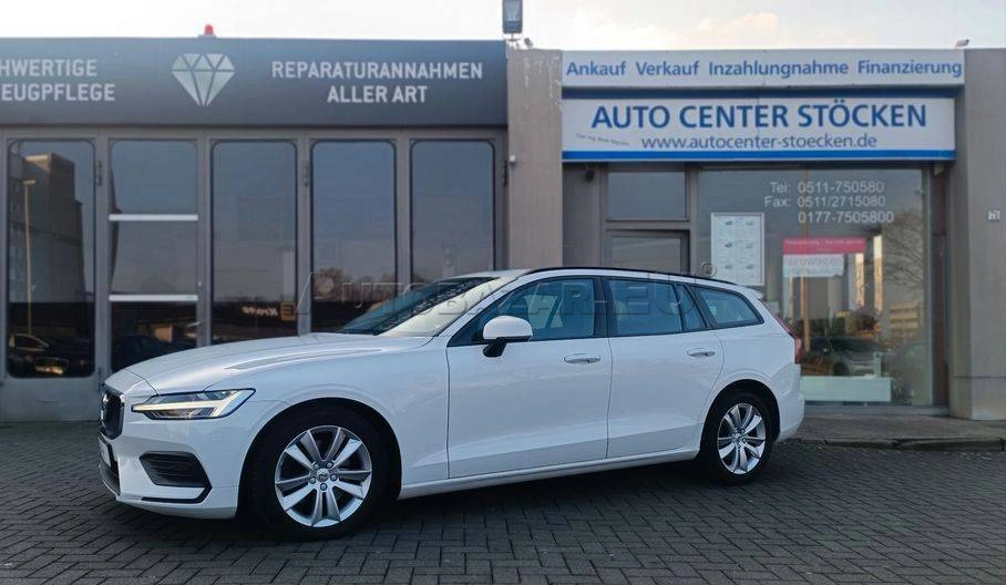 Volvo V60 B4 Momentum A/T