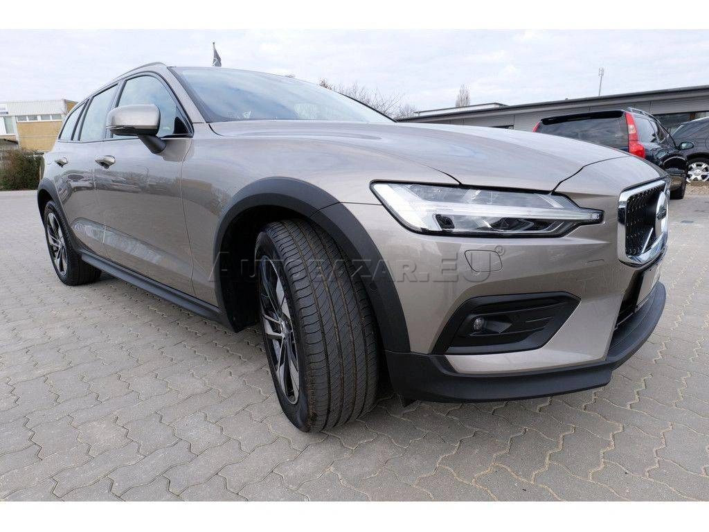 Volvo V60 CC B4 mHEV Cross Country Pro A/T AWD
