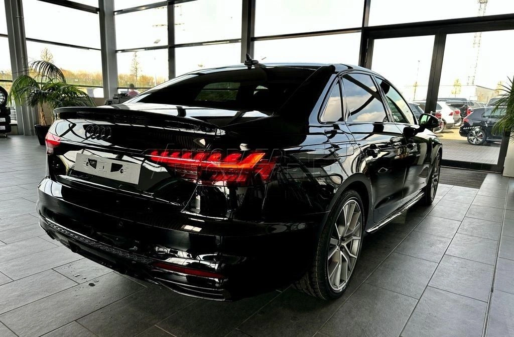 Audi A4 40 2.0 TFSI mHEV S line S tronic