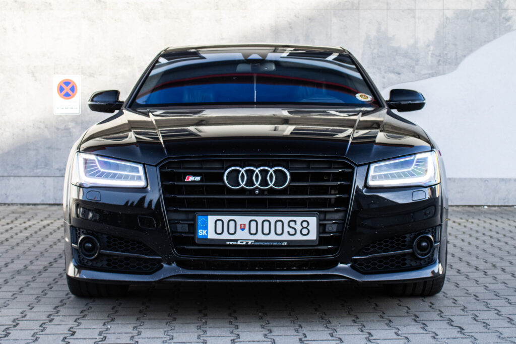 Audi S8