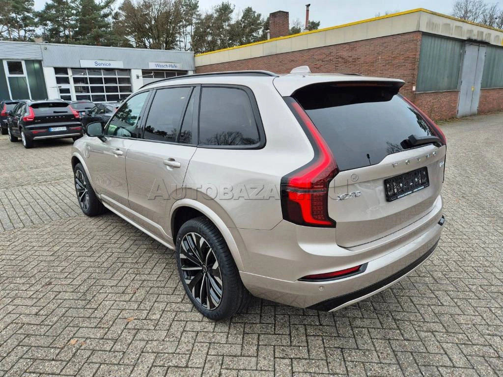 Volvo XC90 T8 Plus Dark Recharge Plug-In Hybrid