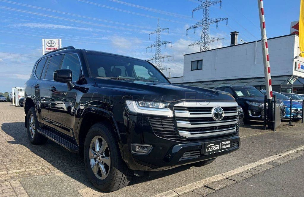 Toyota Land Cruiser LC300 70th ANNIVERSARY