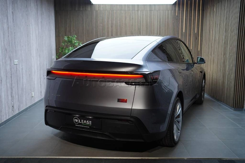 Tesla Model Y 2025 LR Launch Series