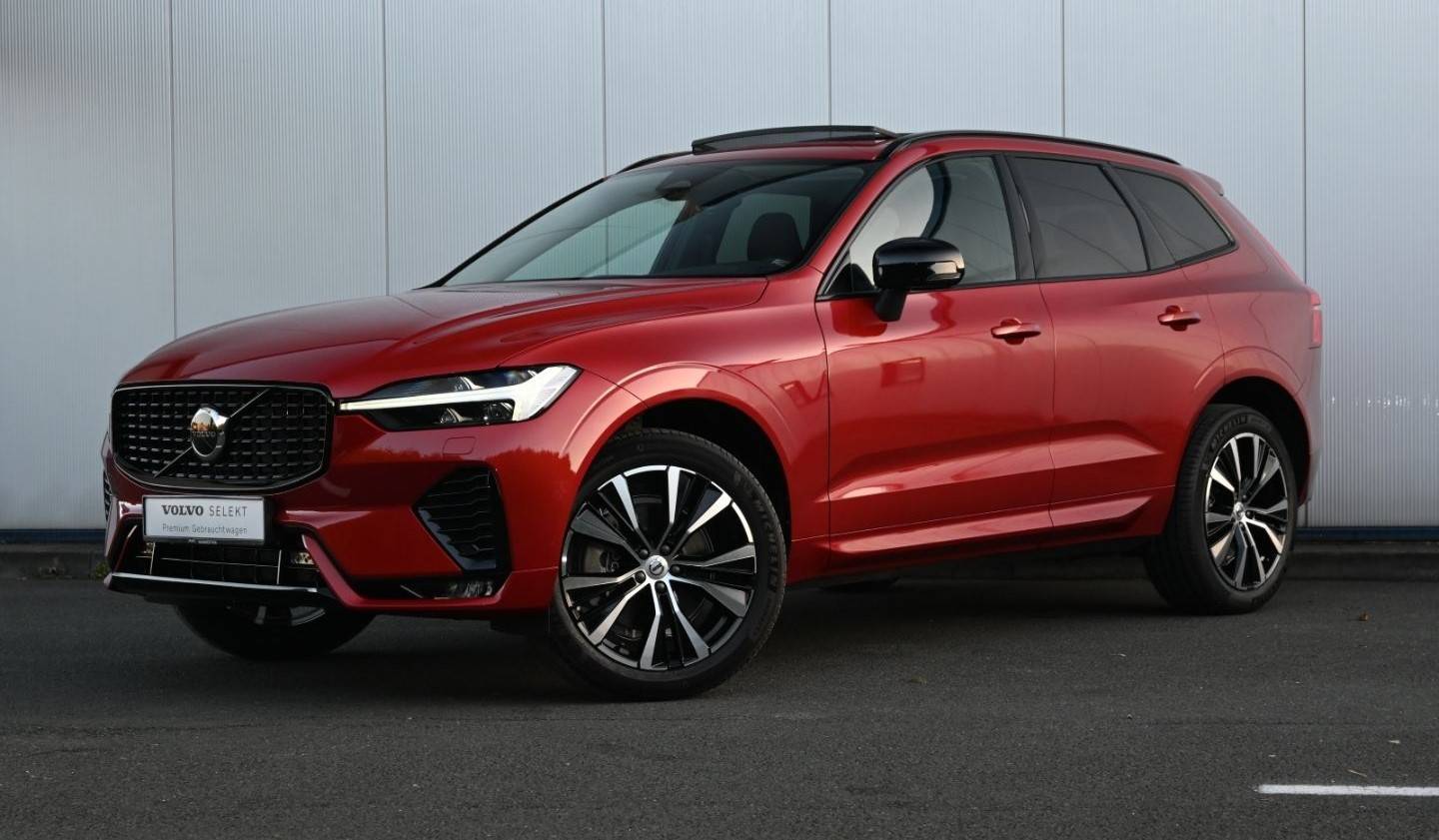 Volvo XC60 B4 Plus Dark A/T