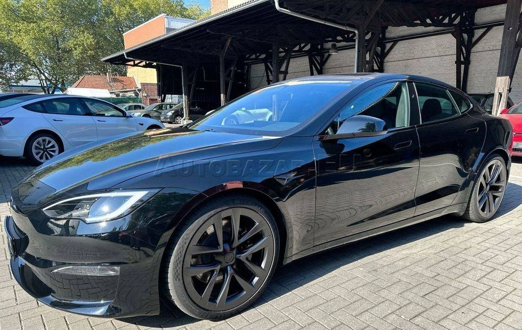 Tesla Model S AWD