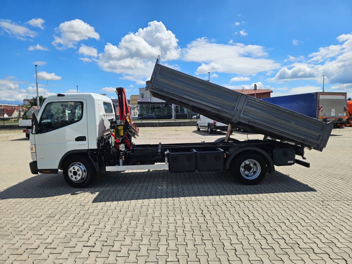 Mitsubishi Canter (40) Sklápač s hydraulickou rukou.