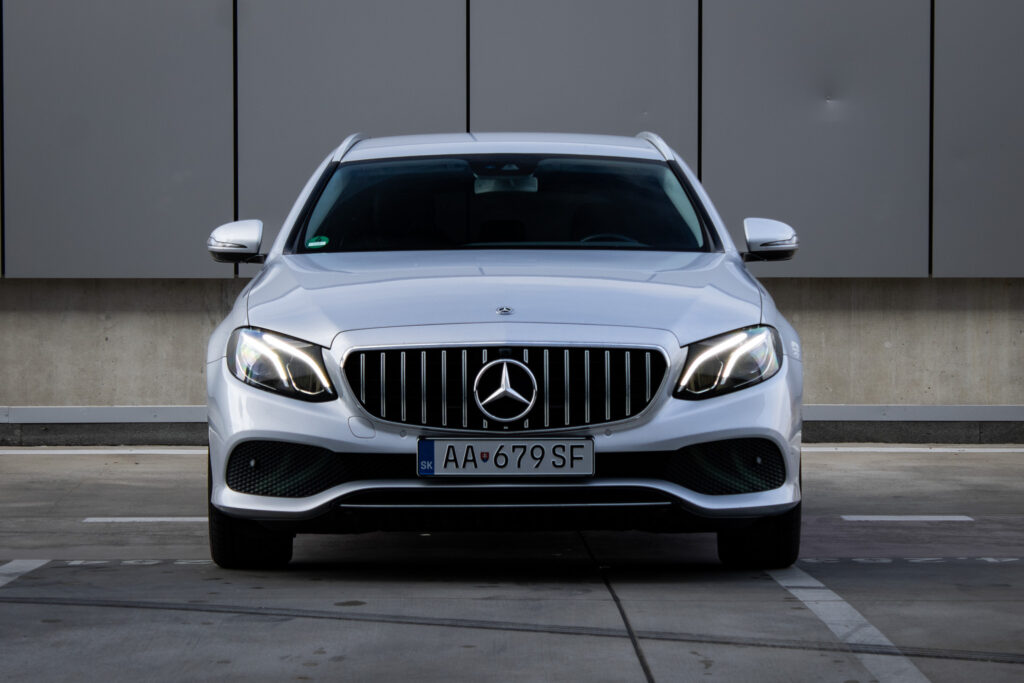 Mercedes E trieda T