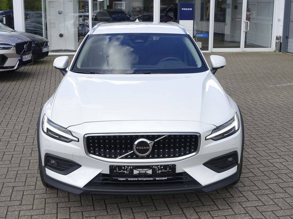 Volvo V60 Cross Country Plus B4 AWD