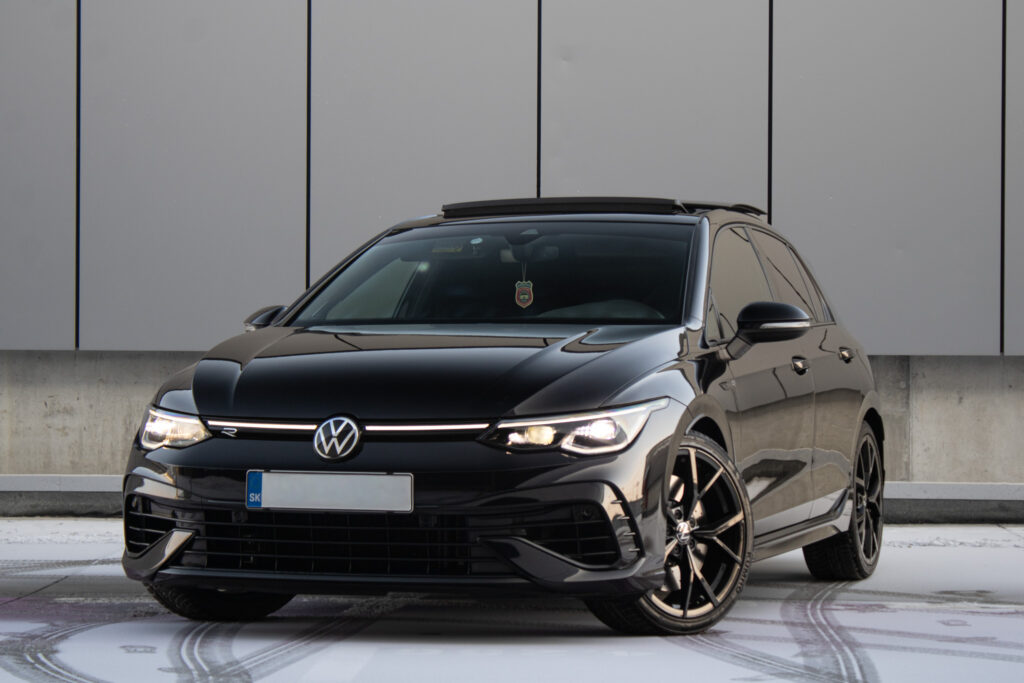 Volkswagen Golf 2.0 TSI 320k R PERFORMANCE 4MOTION DSG AJ NA SPLÁTKY