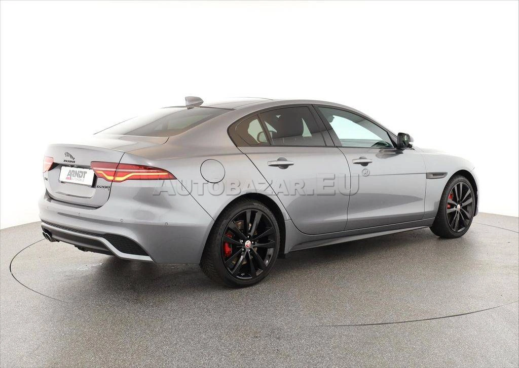 Jaguar XE 2.0D I4 D200 R-Dynamic Black A/T