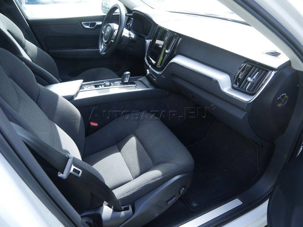 Volvo XC60 B4 Momentum Pro A/T