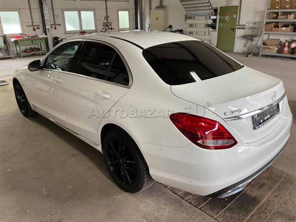 Mercedes-Benz C trieda Sedan 300 d A/T