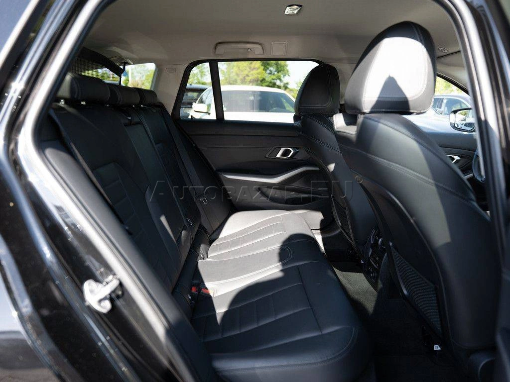 BMW Rad 3 Touring 330d  xDrive A/T