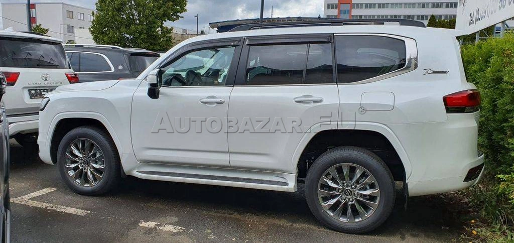 Toyota Land Cruiser LC300 70th Aniversary