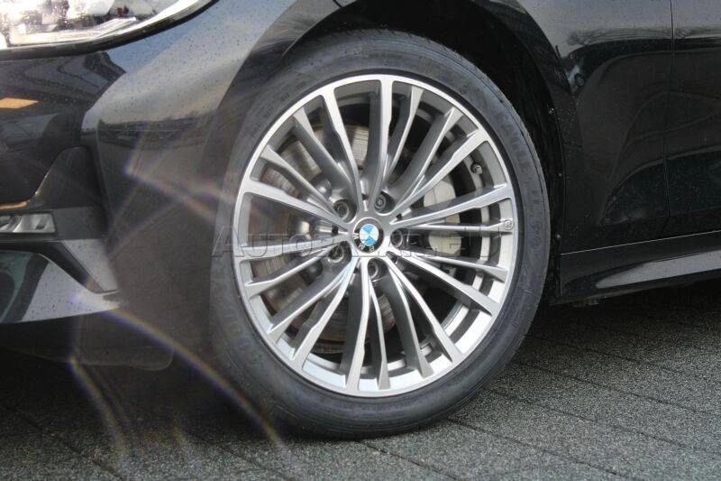 BMW Rad 3 Touring 330d  xDrive A/T
