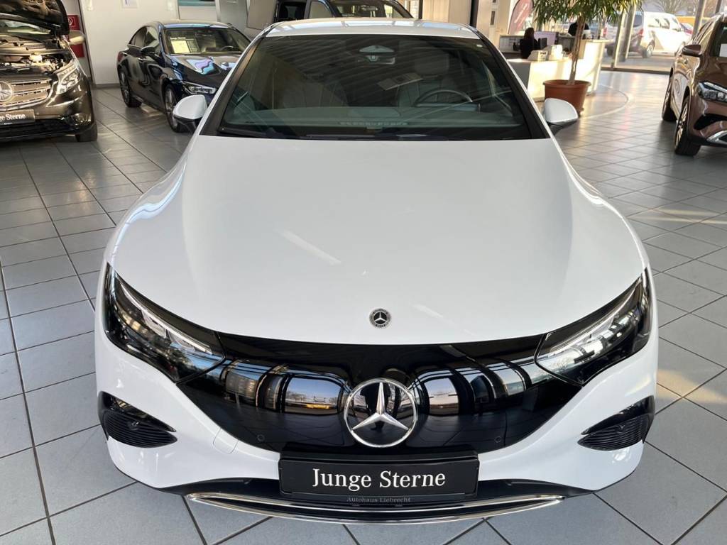 Mercedes-Benz EQE 300