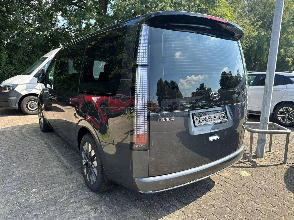 Hyundai Staria A/T