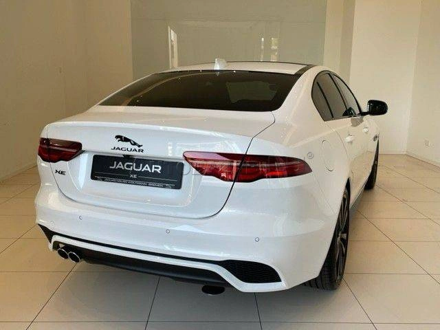 Jaguar XE D200 R-Dynamic Black